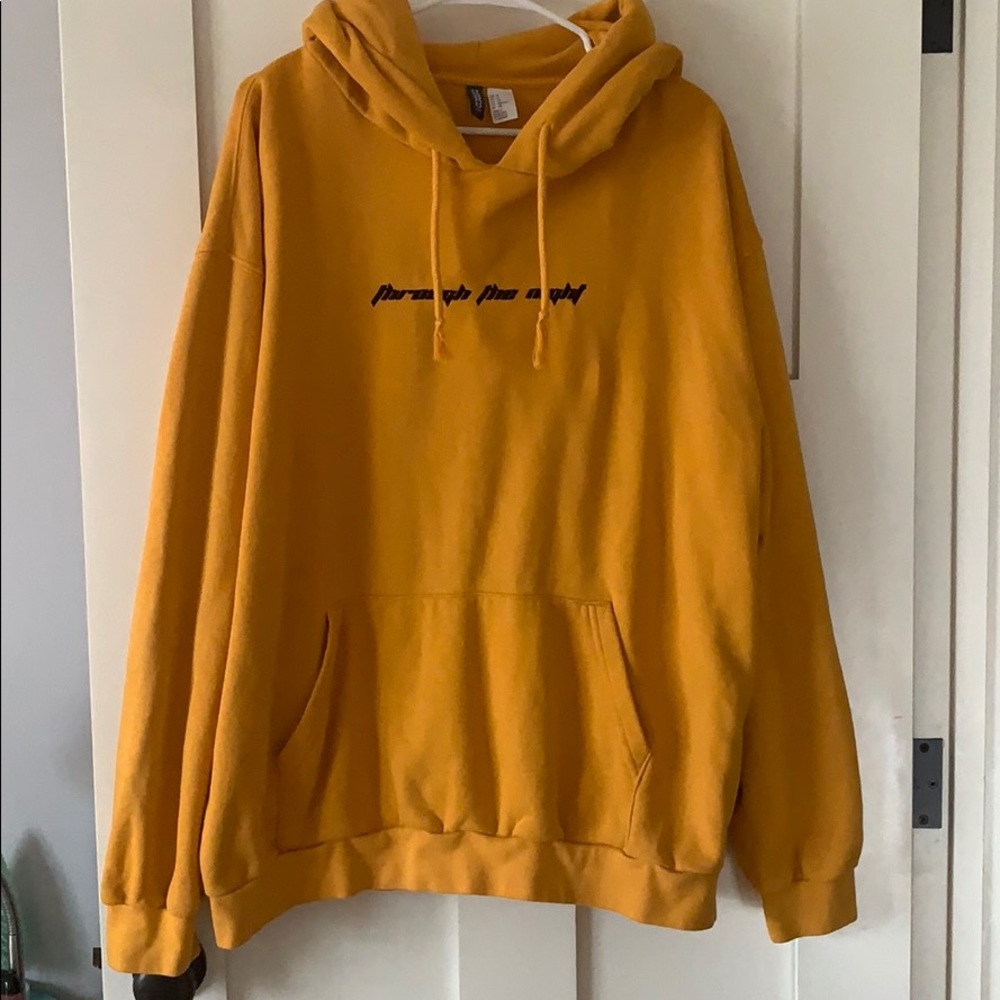 Men’s yellow sweatshirt